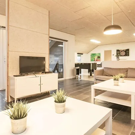בית נופש For 24 Guests, ברובסט